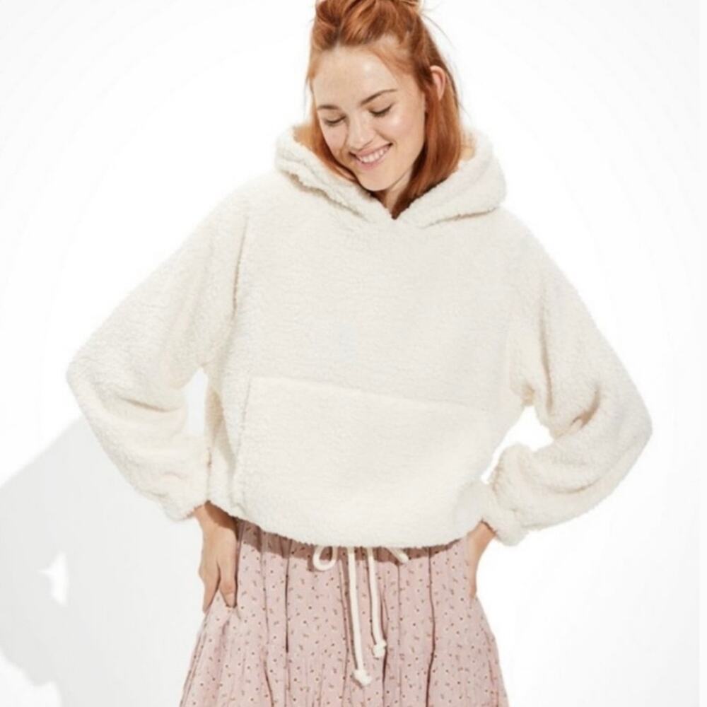 American Eagle Cream Sherpa Oversized Cropped Hoodie